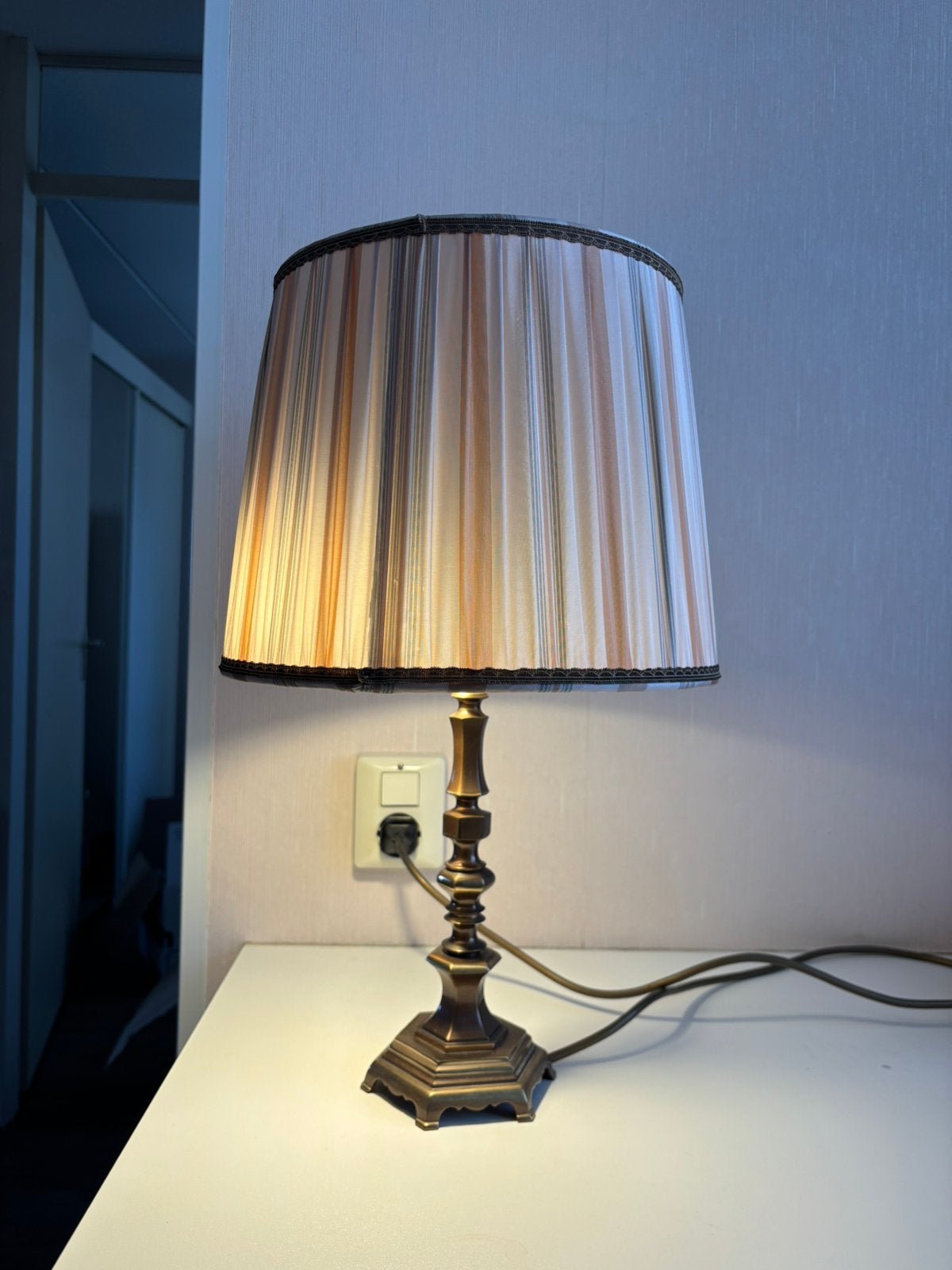 Mooie metalen tafellamp klassiek model, Ophalen, Zo goed als nieuw, Klassiek