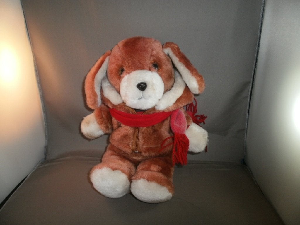 vintage/retro hond met jasje/muts/sjaal 30 cm bruin/wit, Zo goed als nieuw, Middelgroot (20 tot 80 cm), Bruin, Met kleding of accessoire