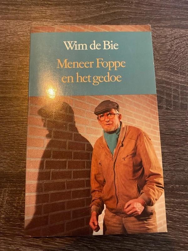 Wim de Bie - Meneer Foppe en het gedoe, Boeken, Ophalen of Verzenden, Gelezen, Wim de Bie, Nederland