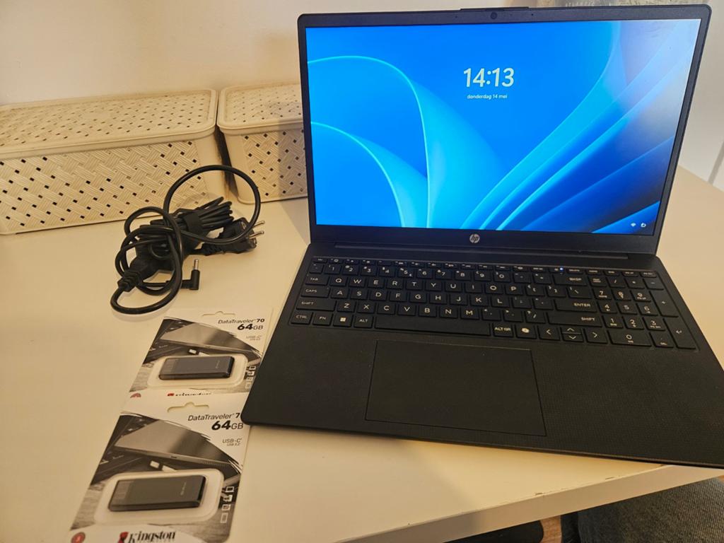 HP Laptop 15-fc0xxx - Zo goed als nieuw + 2 USB-stick, Computers en Software, Windows Laptops, 2 tot 3 Ghz, Ophalen of Verzenden