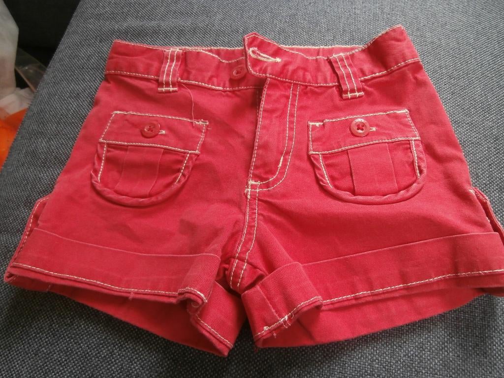 Korte broek rood merk The Place stretch maat 104, Kinderen en Baby's, Broek, Meisje, Ophalen of Verzenden, Zo goed als nieuw