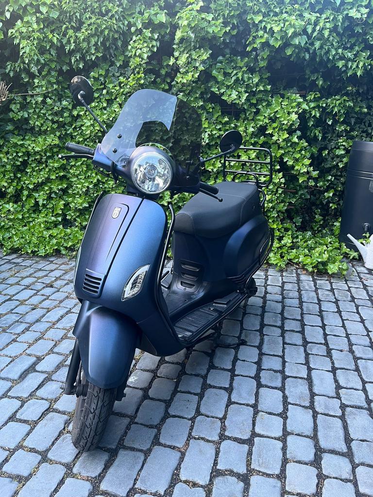 ZGAN blauwe BTC Riva scooter, geel kenteken, Zo goed als nieuw, Benzine, Ophalen, Overige merken