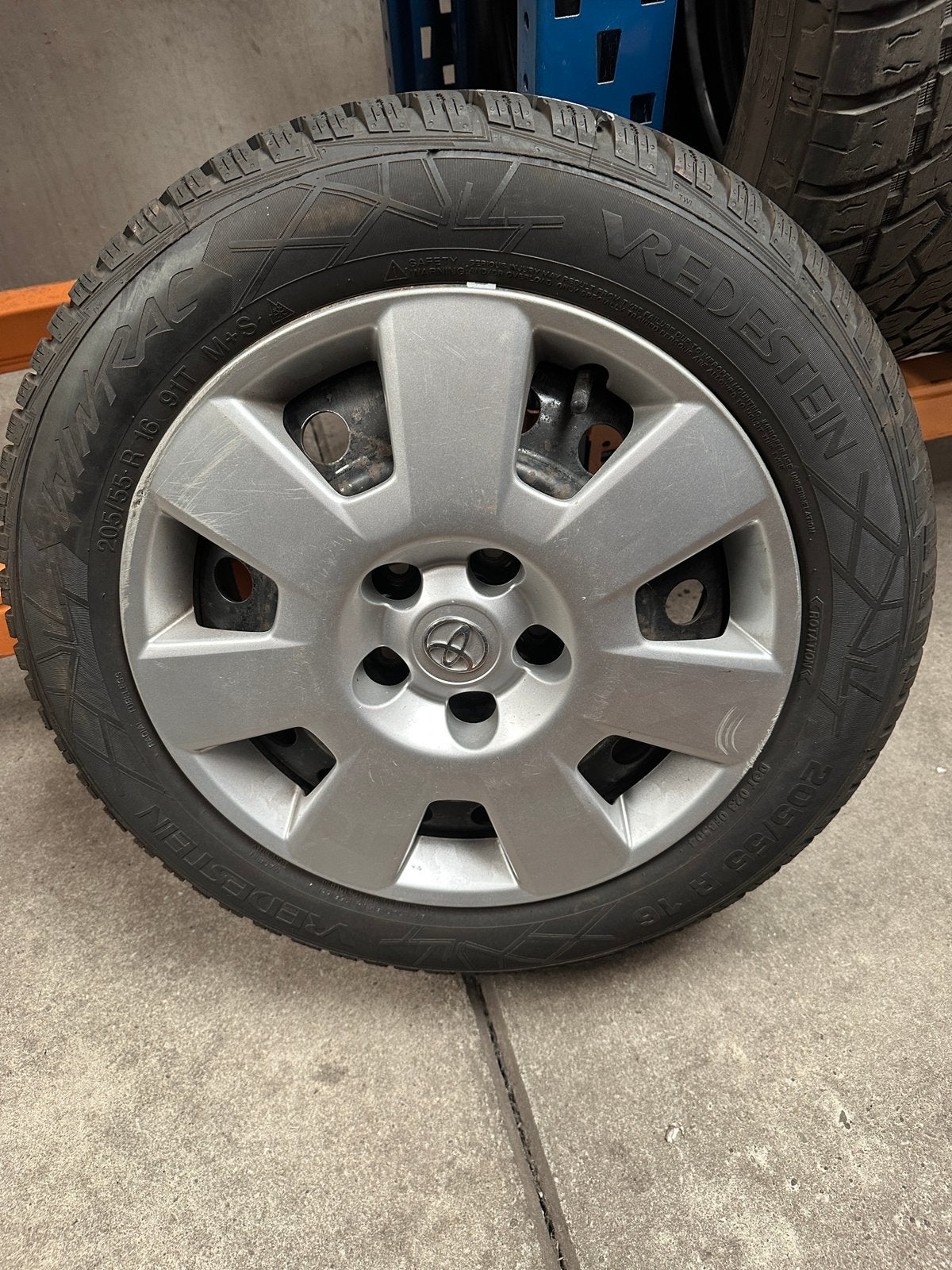 Winterbanden 205/55 R16 z.g.a.n. op stalen velgen, Auto-onderdelen, Ophalen, Winterbanden, Banden en Velgen