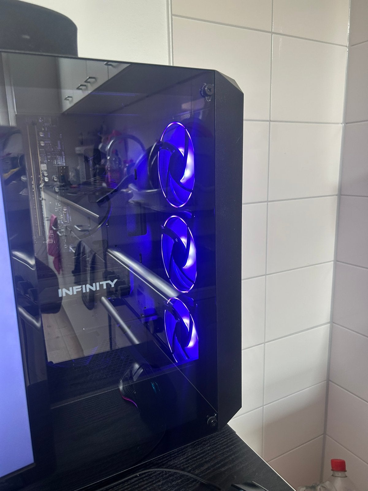 Gaming PC met RTX 5060 32gb ram amd ryzen 5 8400f ddr5, Ophalen of Verzenden, Zo goed als nieuw, Gaming, SSD