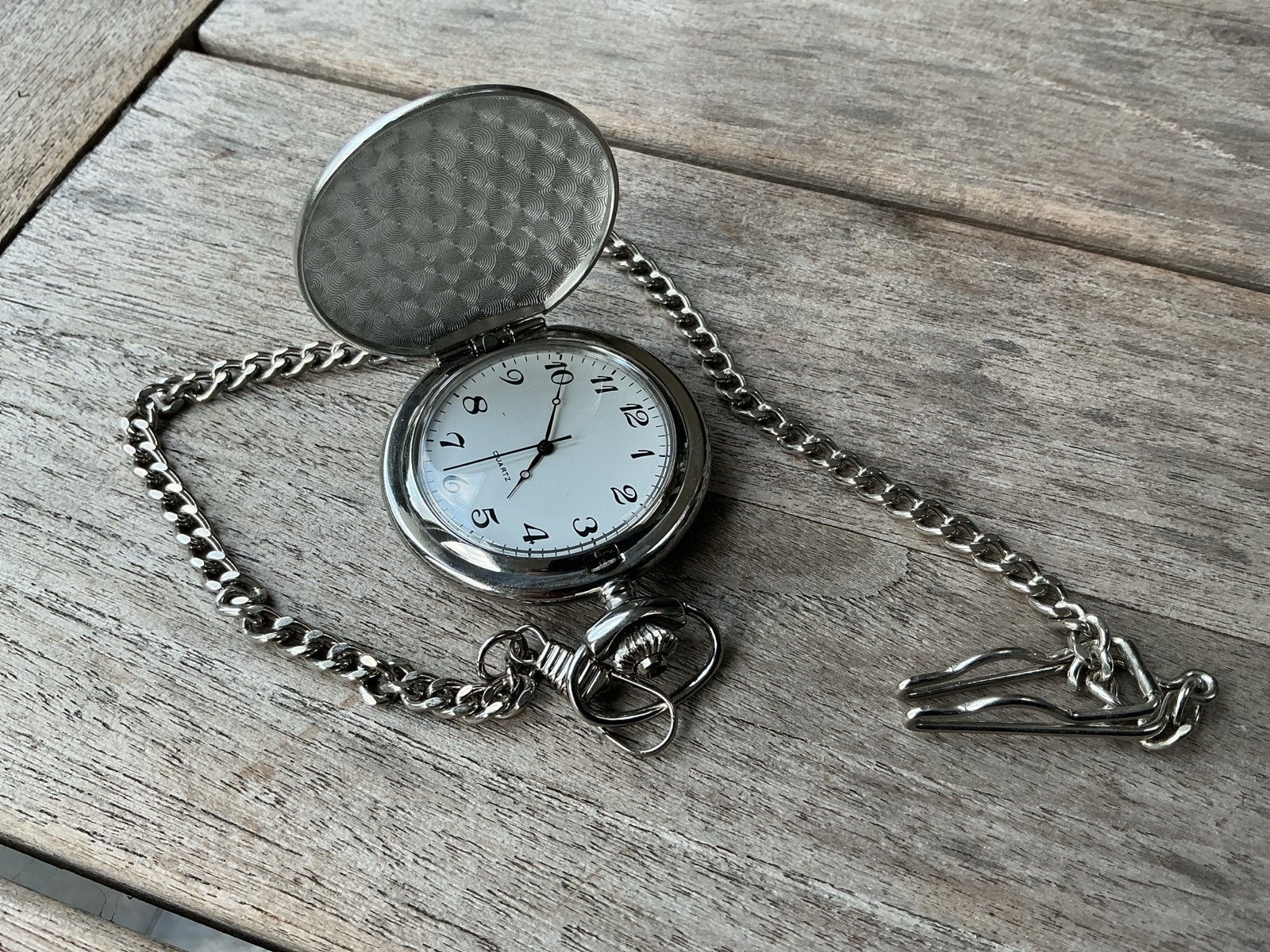 Zilverkleurig zakhorloge met ketting - Regio Twente, Overige merken, Overige materialen, Zakhorloge, Met ketting