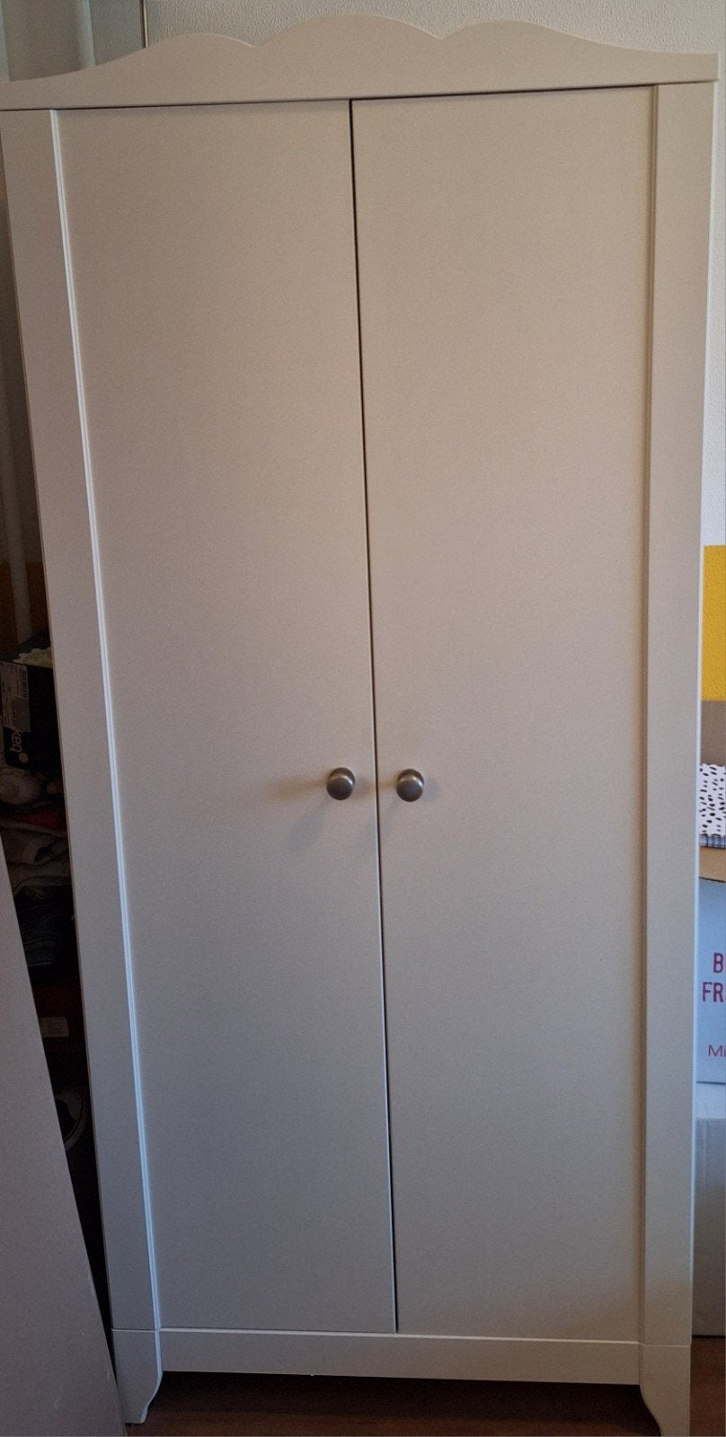 Baby/kinder kledingkast wit (Hensvik van Ikea), Ophalen, Met deur(en), Gebruikt, 100 tot 150 cm