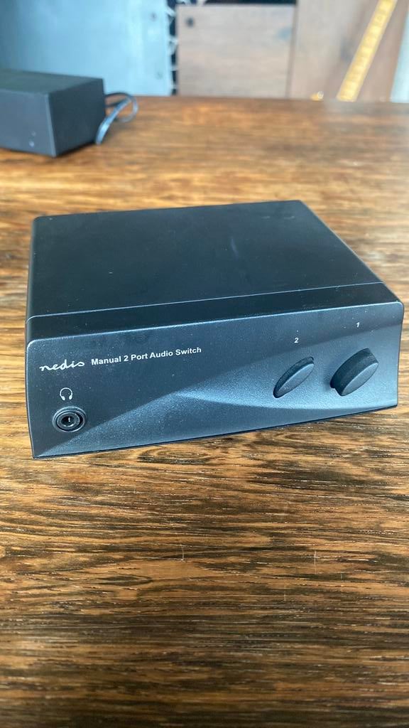 Nedis audio schakelaar 2 ingangen, Ophalen of Verzenden, Zo goed als nieuw