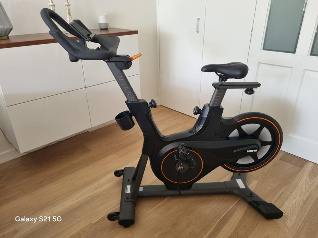 Basic-Fit Indoor Cycle / Spinningfiets - Zo goed als nieuw, Sport en Fitness, Ophalen, Zo goed als nieuw, Benen, Spinningfiets