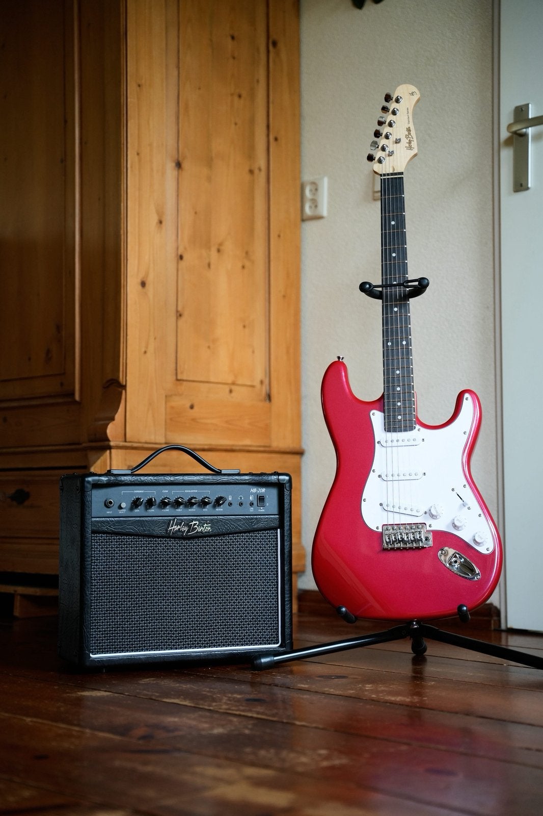 Harley Benton ST-20 CA + Harley Benton HB-20R, Muziek en Instrumenten, Met versterker, Zo goed als nieuw, Solid body, Ophalen