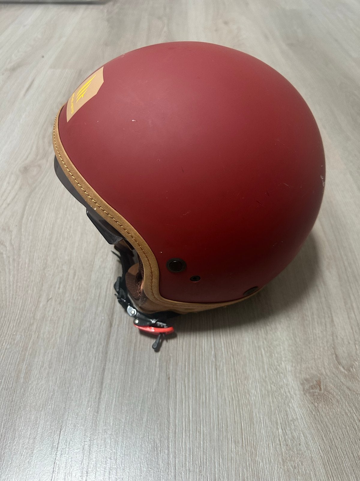 Rode scooterhelm maat S met ingebouwd zonnescherm, Ophalen, Zo goed als nieuw, Small