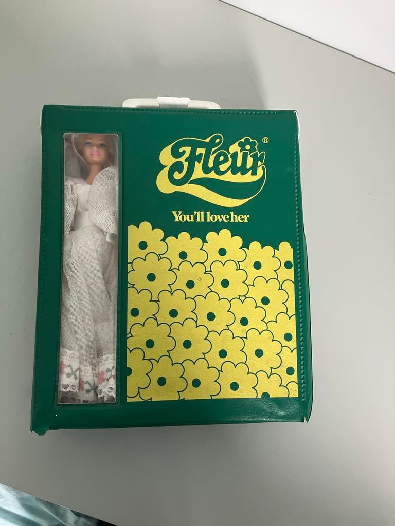 Fashion pop met vintage Fleur koffer en kleding, Ophalen of Verzenden, Gebruikt, Overige typen