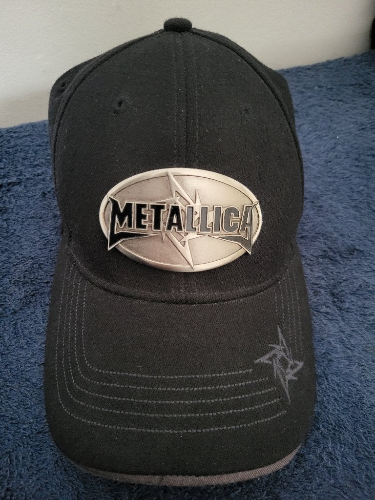 collectors item Metallica pet/cap zwart + metalen embleem, Verzenden, Zo goed als nieuw