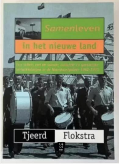 Samenleven in het nieuwe land - Tjeerd Flokstra, Ophalen of Verzenden, 20e eeuw of later, Zo goed als nieuw