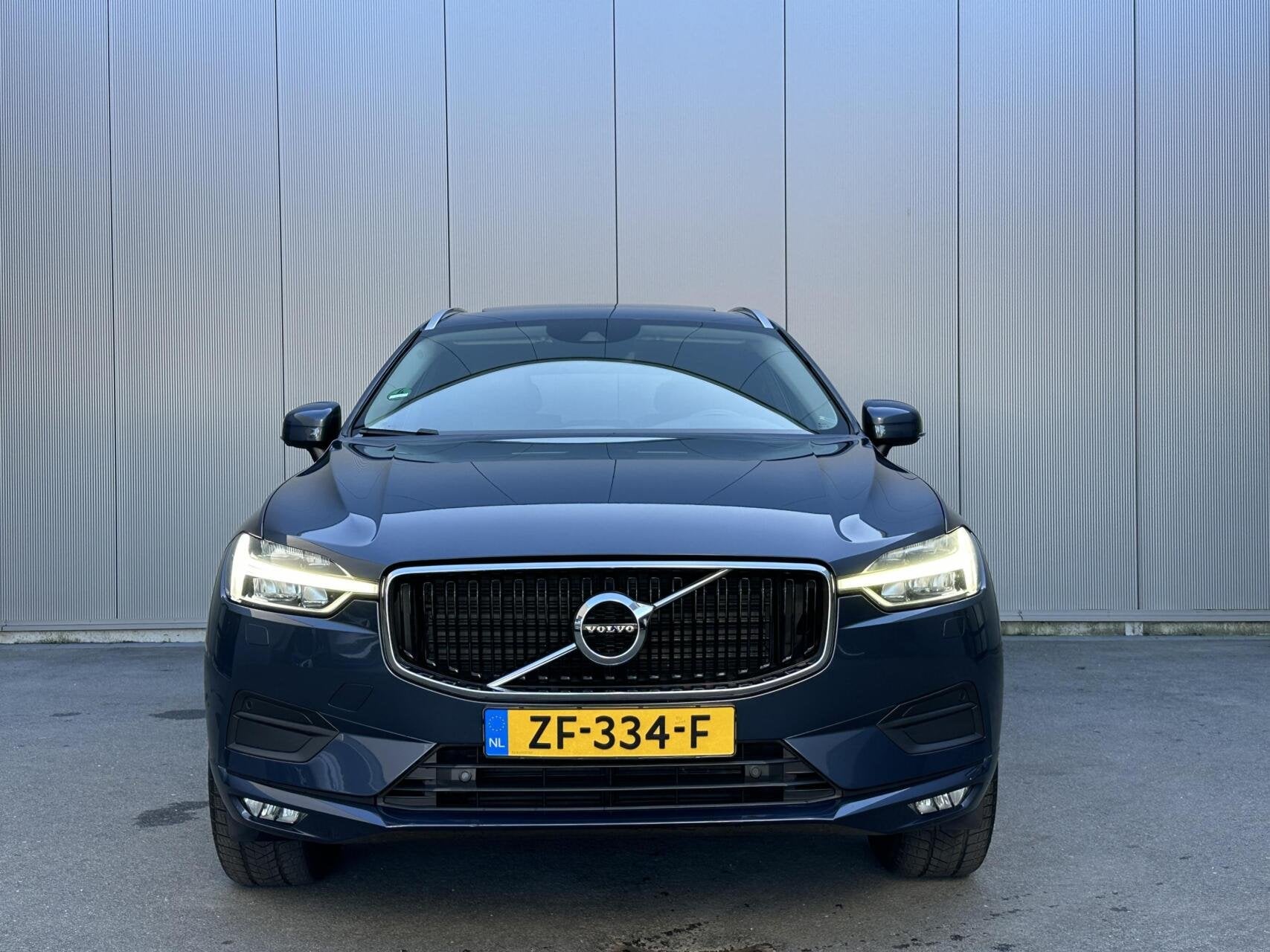 Volvo XC60 2.0 D4 Momentum Panorama|Trekhaak|, Auto's, Gebruikt, Euro 6, 1969 cc, Blauw