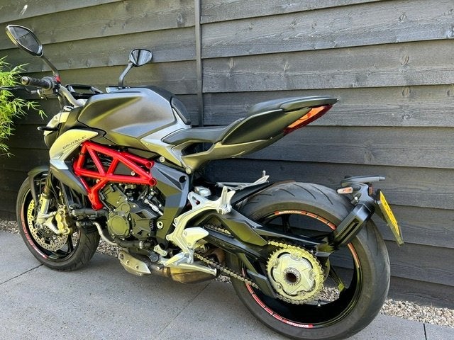 MV Agusta Brutale 800, Motoren, Occasion, Motorrijbewijs A, Bedrijf, 3 cilinders