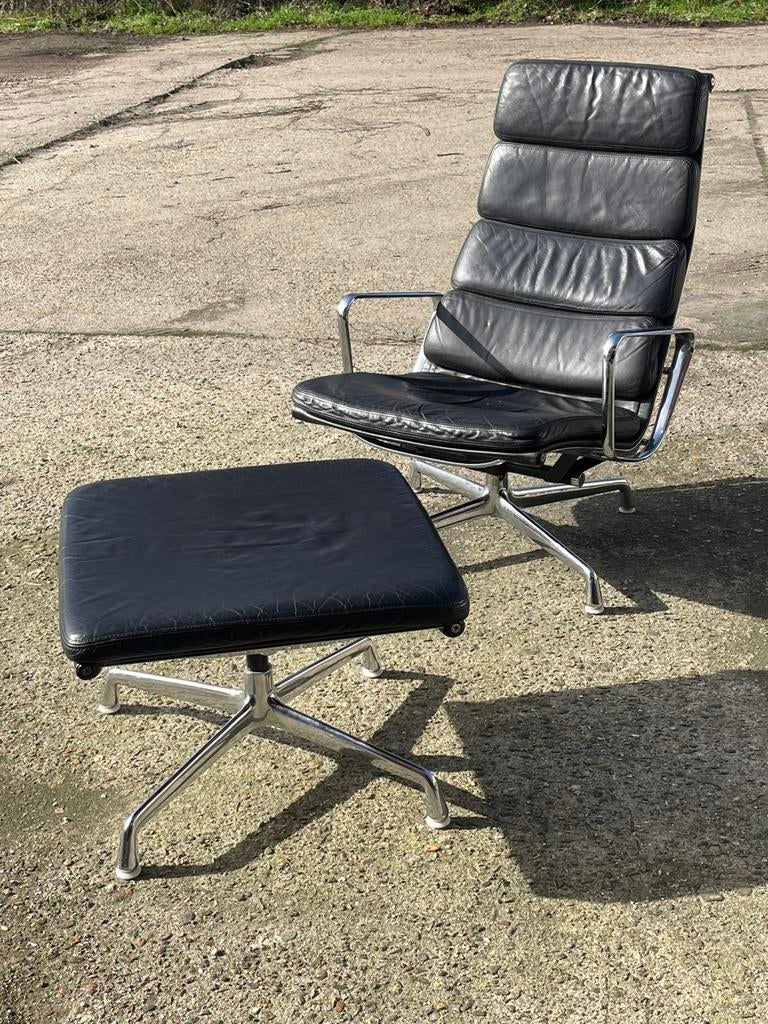 Eames softpad mét voetenstoel/hocker, Ophalen, Gebruikt, 50 tot 75 cm, Leer