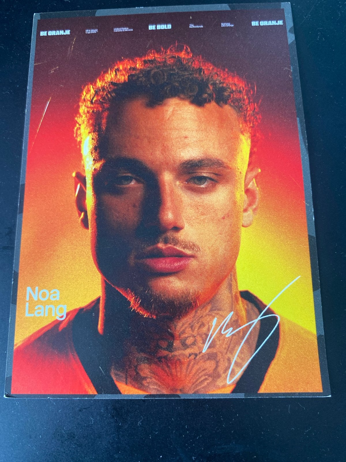 Noa Lang gesigneerde poster - Be Oranje, Verzamelen, Sportartikelen en Voetbal, Zo goed als nieuw, Poster, Plaatje of Sticker