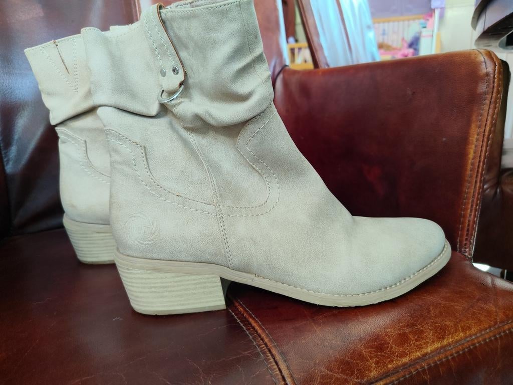 Marco Tozzi beige laarsjes 40, Ophalen of Verzenden, Zo goed als nieuw, Beige