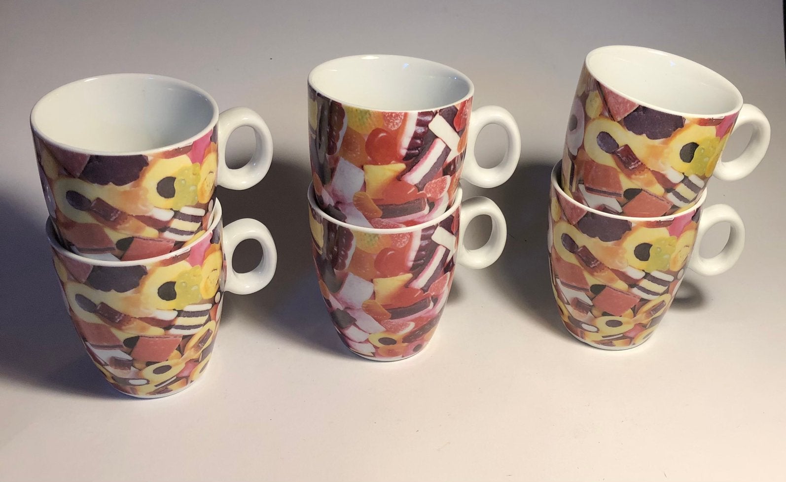 Zes koffiekopjes met grappig snoep motief erop, Ophalen of Verzenden, Overige stijlen, Kop(pen) en/of Schotel(s)