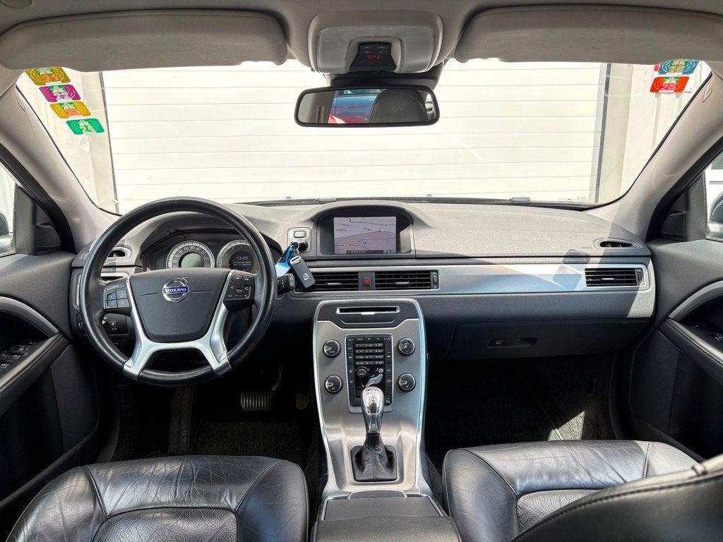 Volvo V70 1.6 T4 Nordic AUTOMAAT/CLIMA/CRUISE/LEER/TREKHAAK, Auto's, Volvo, Zwart, 4 cilinders, 1600 kg, Zilver of Grijs