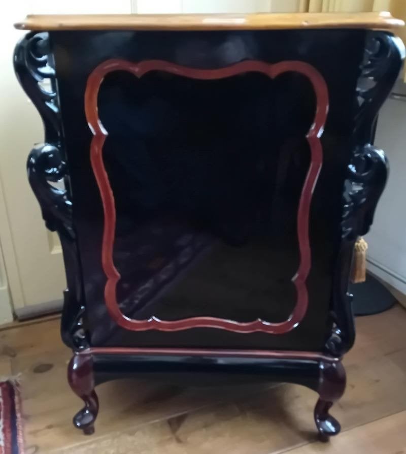 Zeldzaam horrix mahonie hout zwart gepolitoerd kastje, Antiek en Kunst, Antiek | Meubels | Kasten, Ophalen