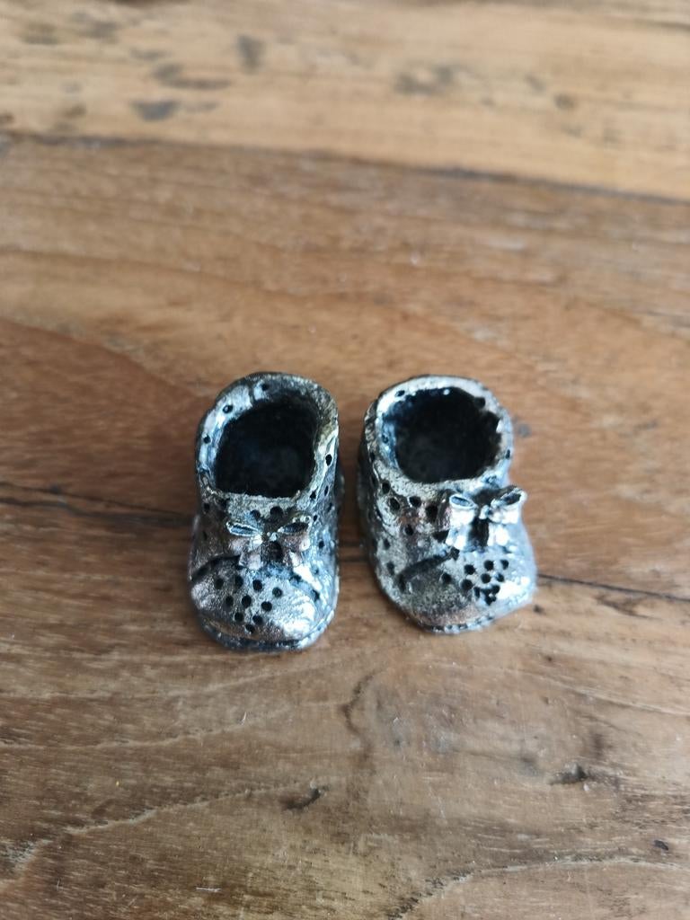 Kleine babyschoentjes gat aan zijkant om lint erin te doen, Ophalen of Verzenden, Overige materialen, Overige merken