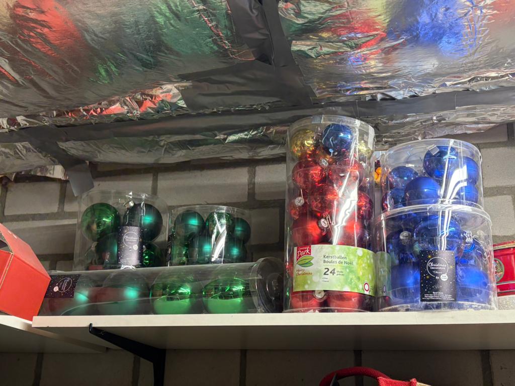 Veel kerstballen groen, rood? Blauw, goud, Diversen, Ophalen
