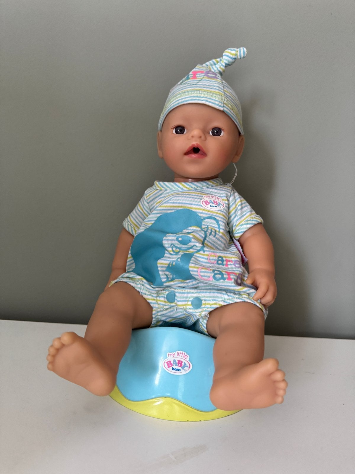 Baby Born jongetje, op potje, Kinderen en Baby's, Speelgoed | Poppen, Ophalen of Verzenden, Gebruikt, Babypop
