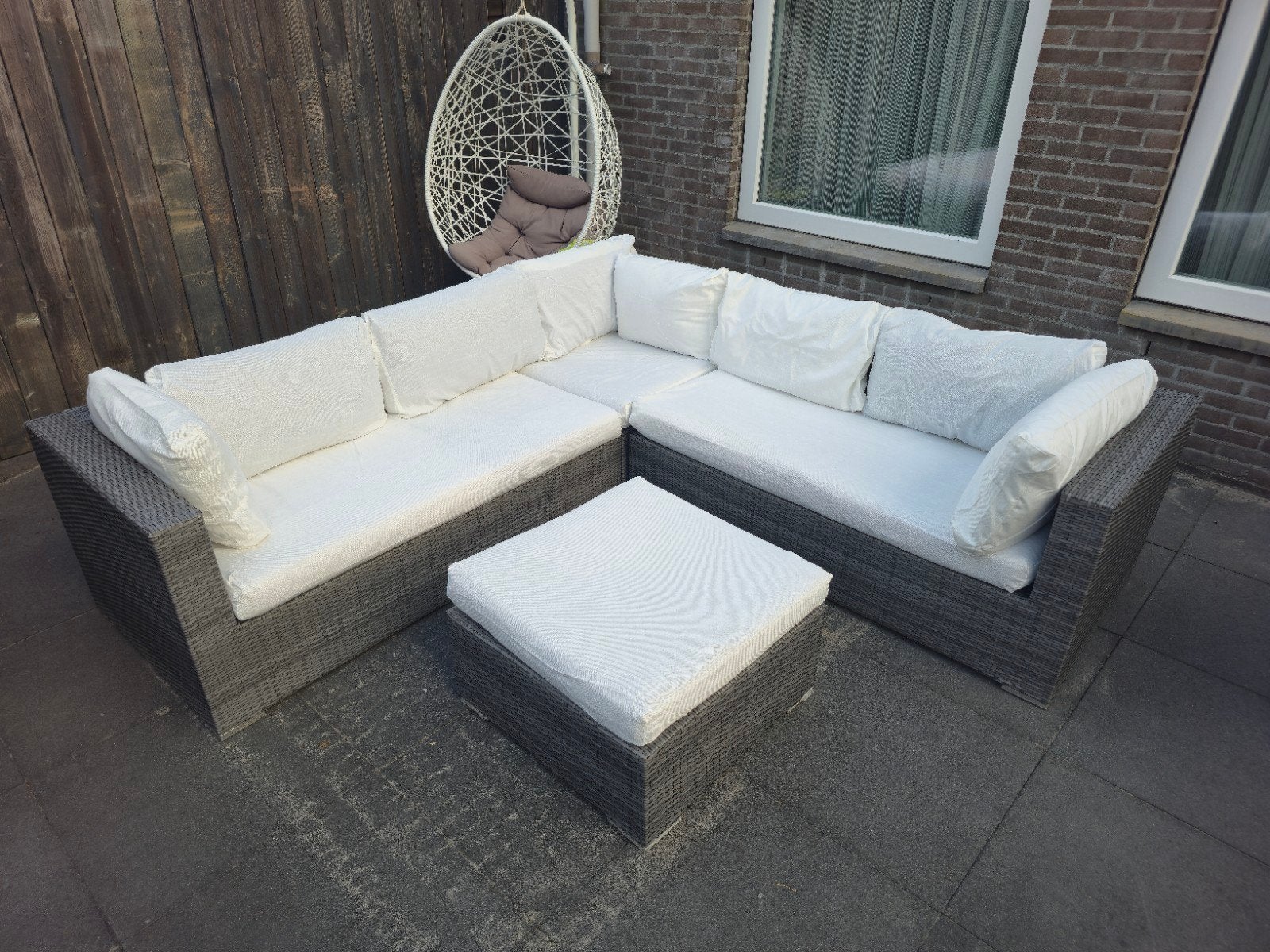 Rimini Loungeset - Donkergrijs Wicker met Witte Kussens, Tuin en Terras, Ophalen, 5 zitplaatsen, Bank, Zo goed als nieuw
