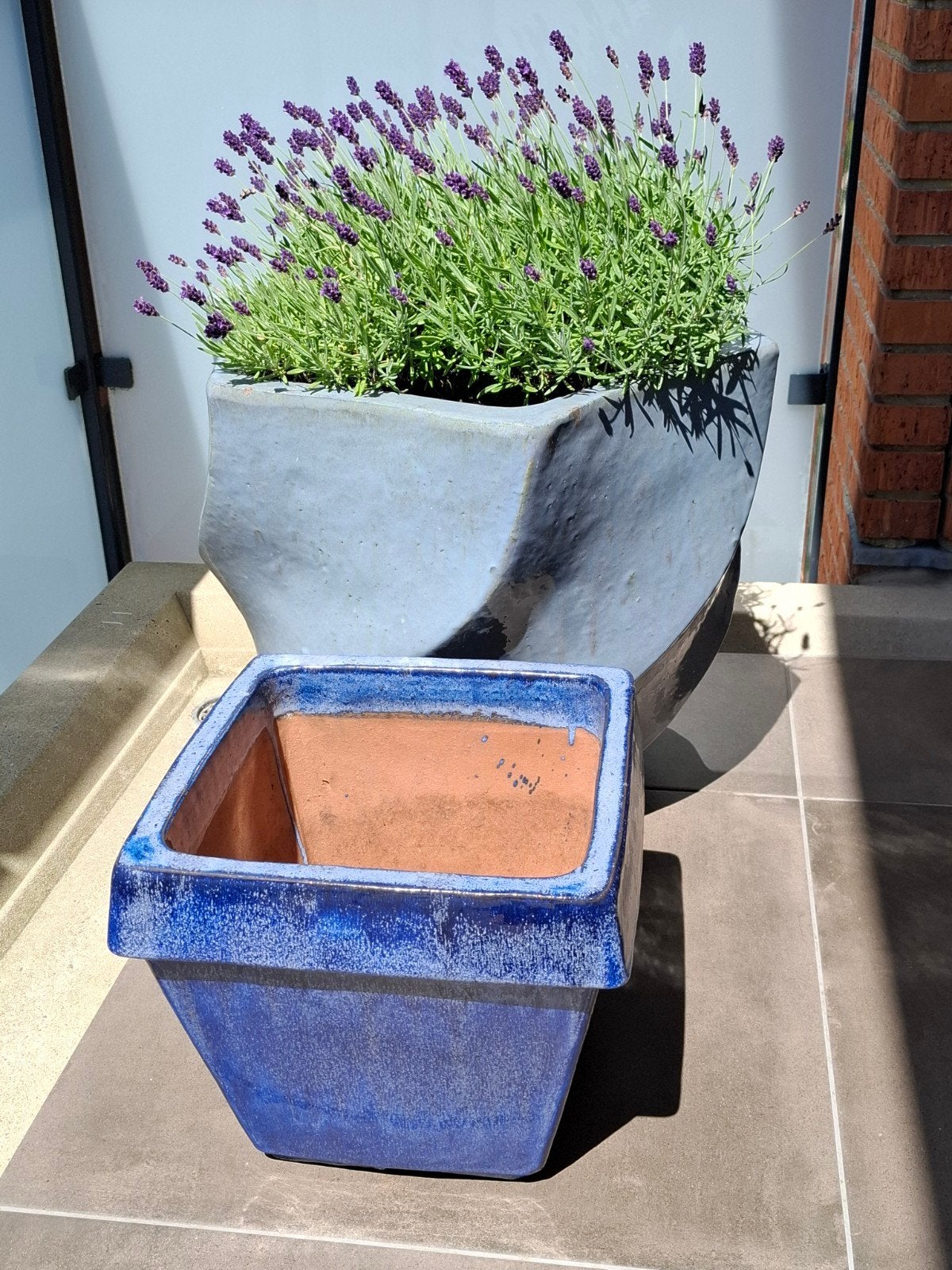 Blauw geglazuurde vierkante terracotta bloempot, Vierkant, Zo goed als nieuw, Minder dan 40 cm, Balkon