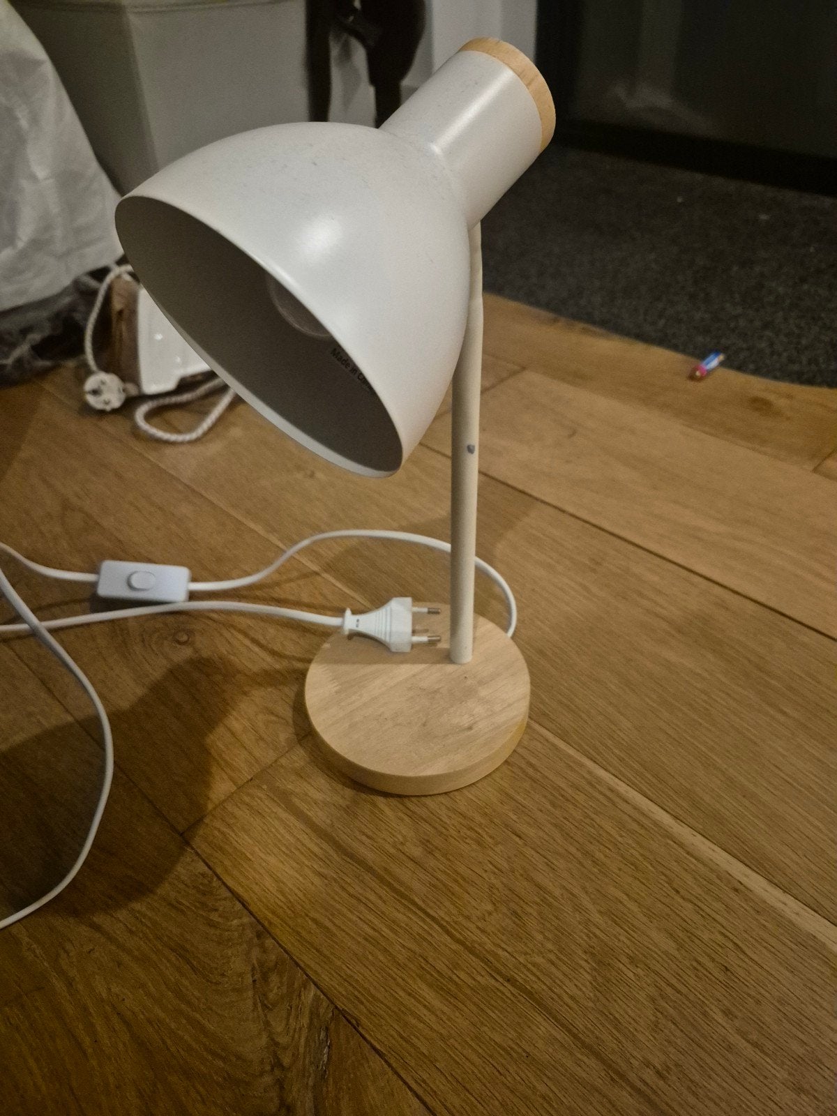 Moderne tafellamp wit, Huis en Inrichting, Bureaulamp, Met schakelaar, Wit, Ophalen of Verzenden
