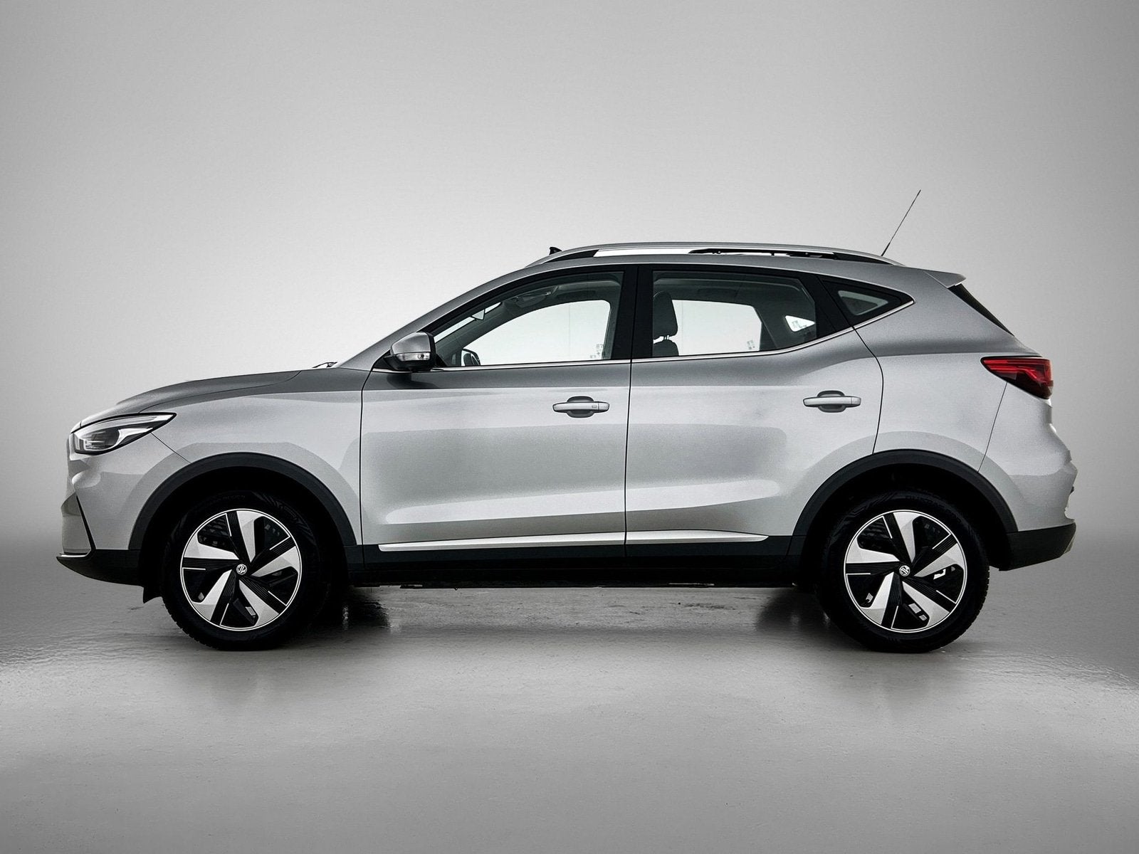 MG Mg zs ev EV Long Range Luxury 70 kWh | ACC | 360 camera |, Auto's, Gebruikt, Zwart, 156 pk, ZS