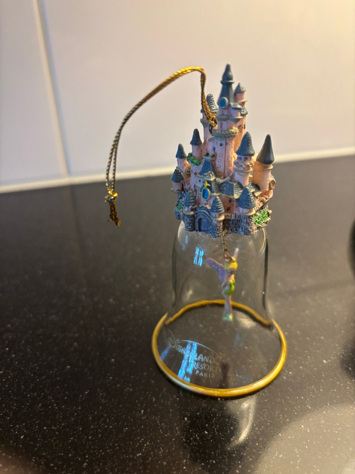 Disney Disneyland Resort Parijs Kasteel Tinkerbell 2014, Ophalen of Verzenden, Overige figuren, Zo goed als nieuw, Beeldje of Figuurtje