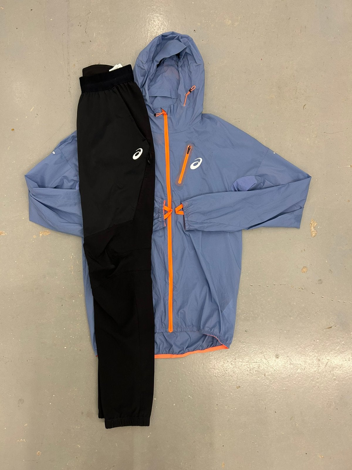 Asics trainingspak zwart blauw maat xs (origineel), Kleding | Heren, Blauw, Ophalen of Verzenden, Zo goed als nieuw, Algemeen