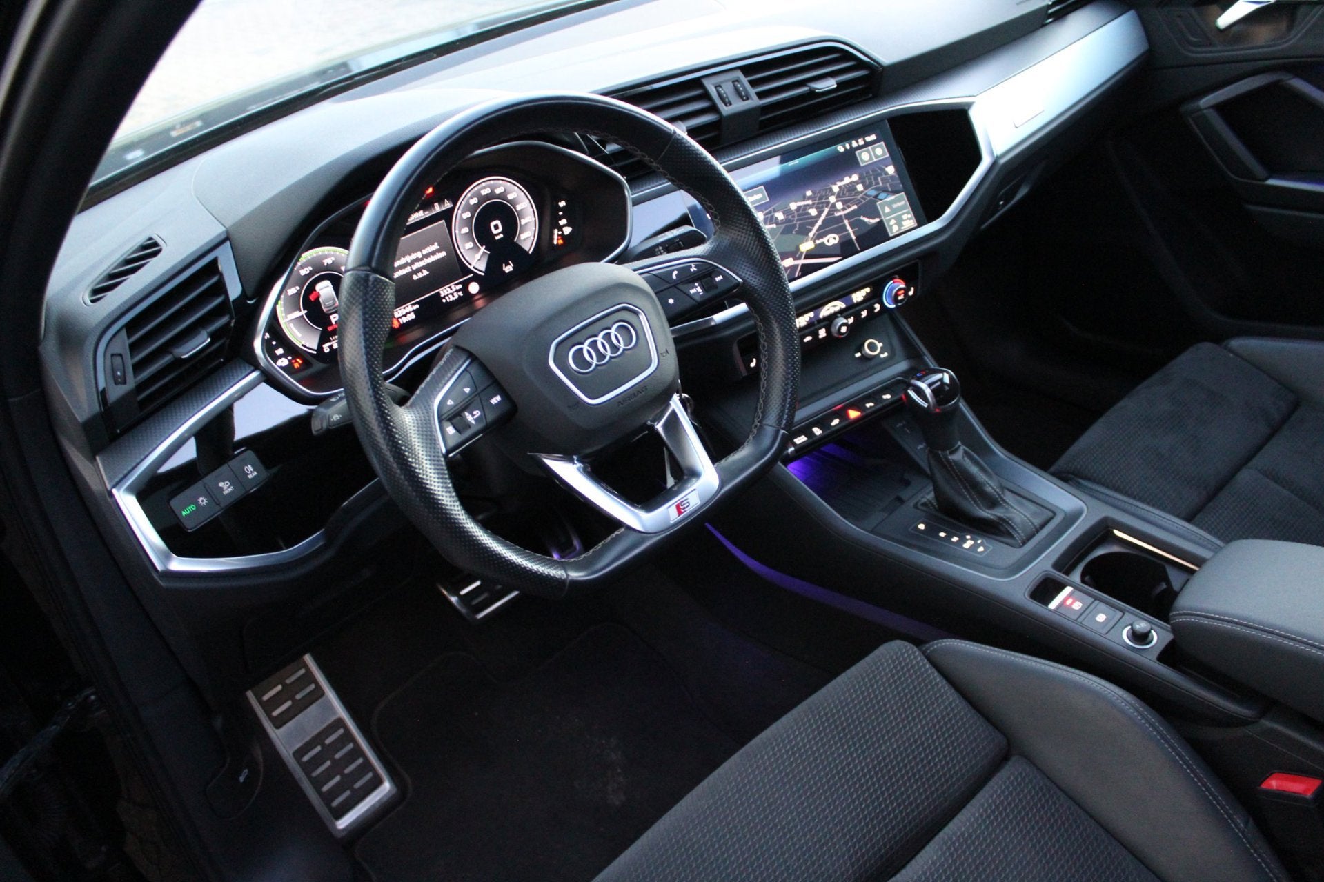 Audi Q3 Sportback 45 TFSIe | 3x S-Line | Panoramadak | Sfeer, Auto's, Dealer onderhouden, Zwart, Nieuw, Hybride Elektrisch/Benzine