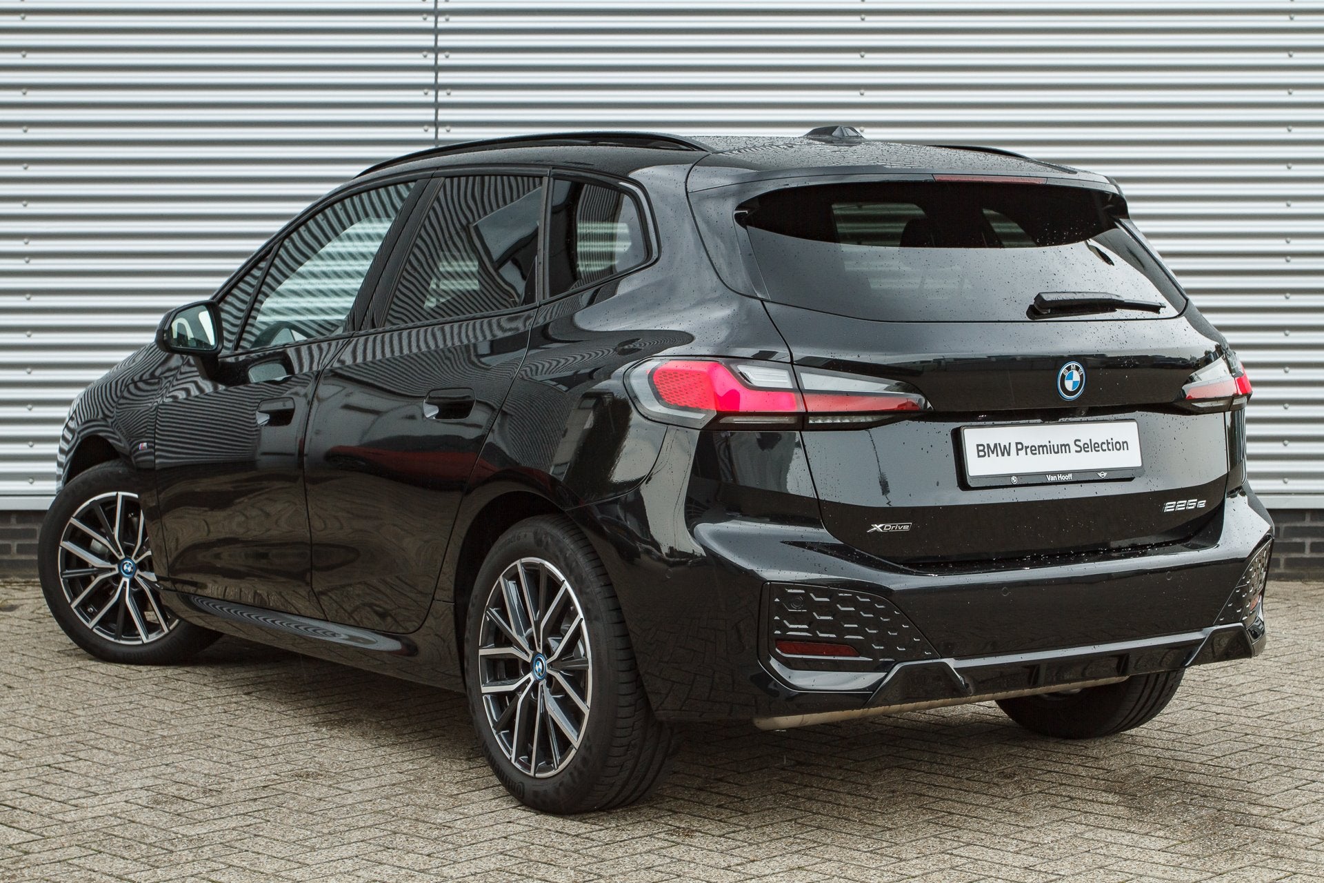 BMW 2 Serie Active Tourer 225e xDrive M Sport Automaat / Pan, Dealer onderhouden, 1800 kg, Gebruikt, Zwart