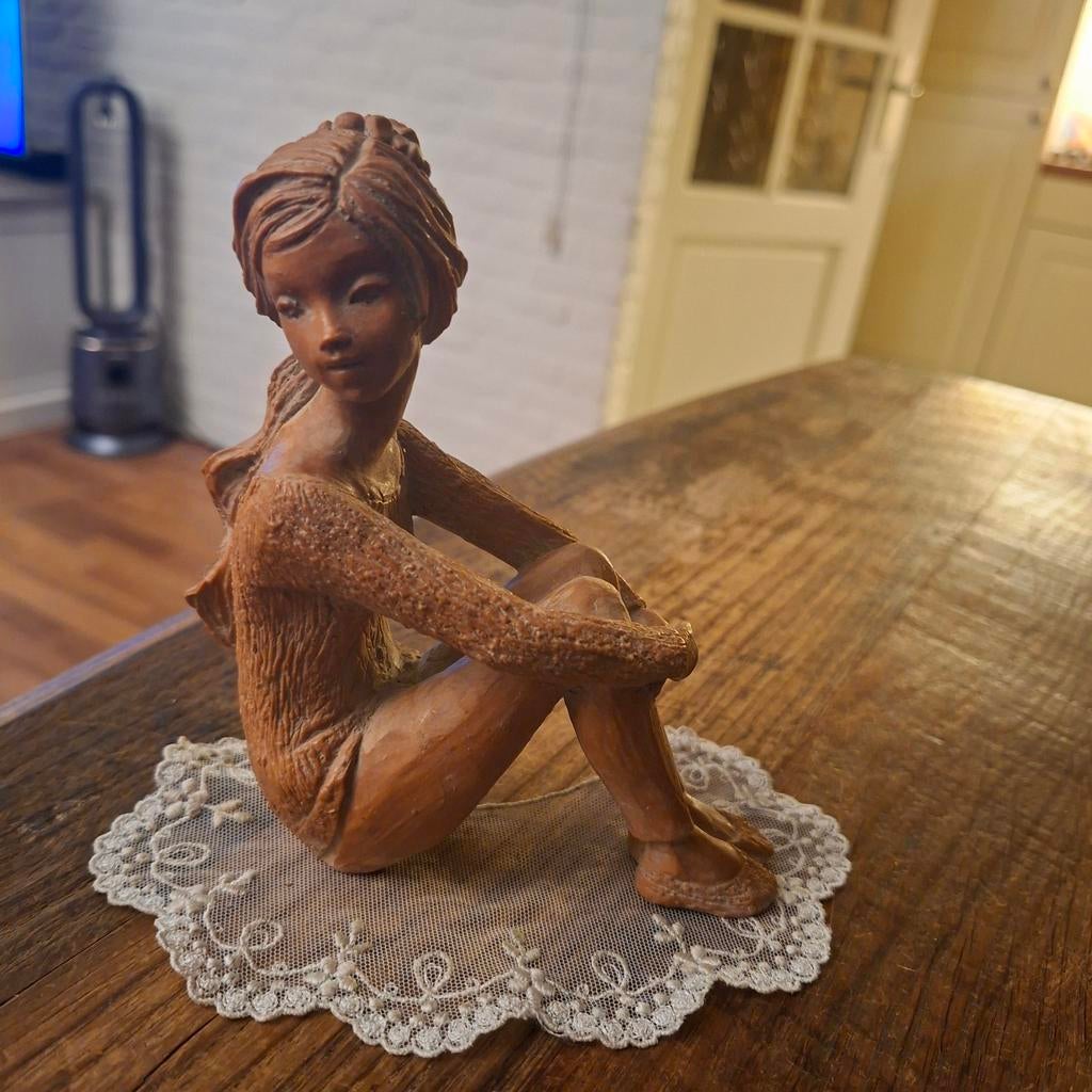 Oud Terra Cotta Beeldje uit Kunstwinkel 14 cm groot, Ophalen of Verzenden
