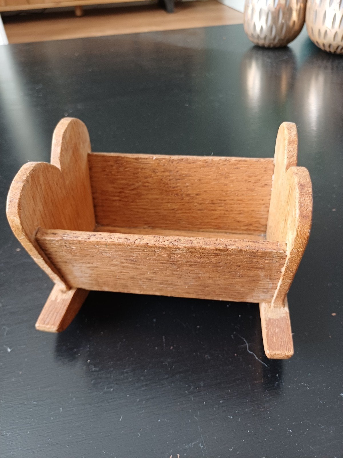 Vintage Poppenhuis Ledikant - Handgemaakt, 50 jaar oud, Ophalen, Zo goed als nieuw