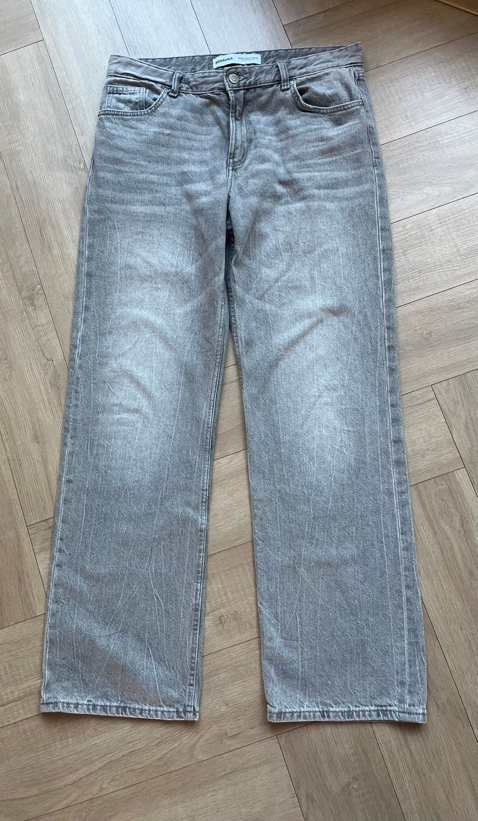 Splinternieuwe Bershka jeans lichtgrijs 40, Ophalen of Verzenden, Nieuw, Grijs, W30 - W32 (confectie 38/40)