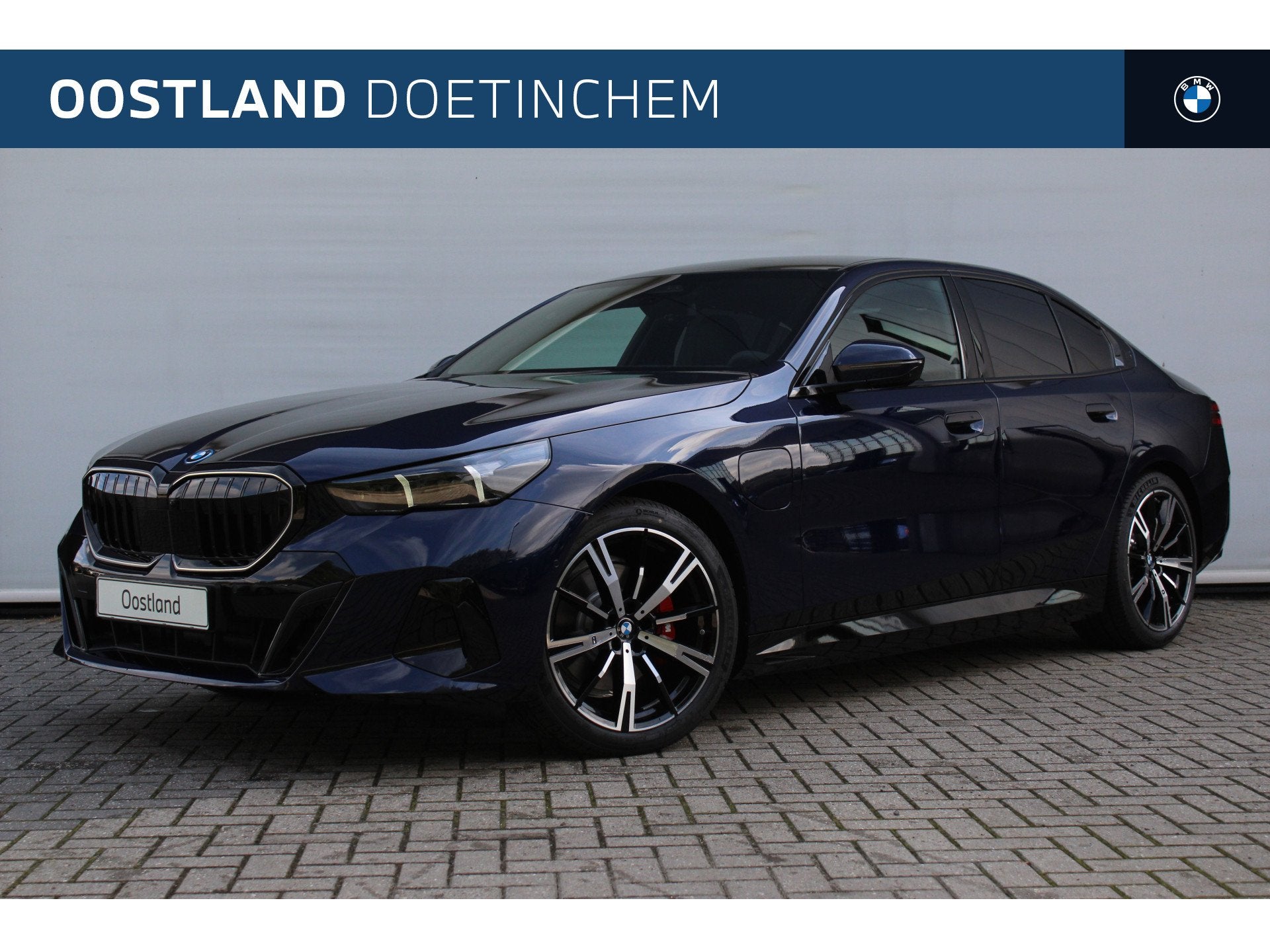 BMW 5 Serie 530e M Sport Automaat / Panoramadak / Bowers & W, Auto's, BMW, Automaat, Achterwielaandrijving, Zwart, Blauw