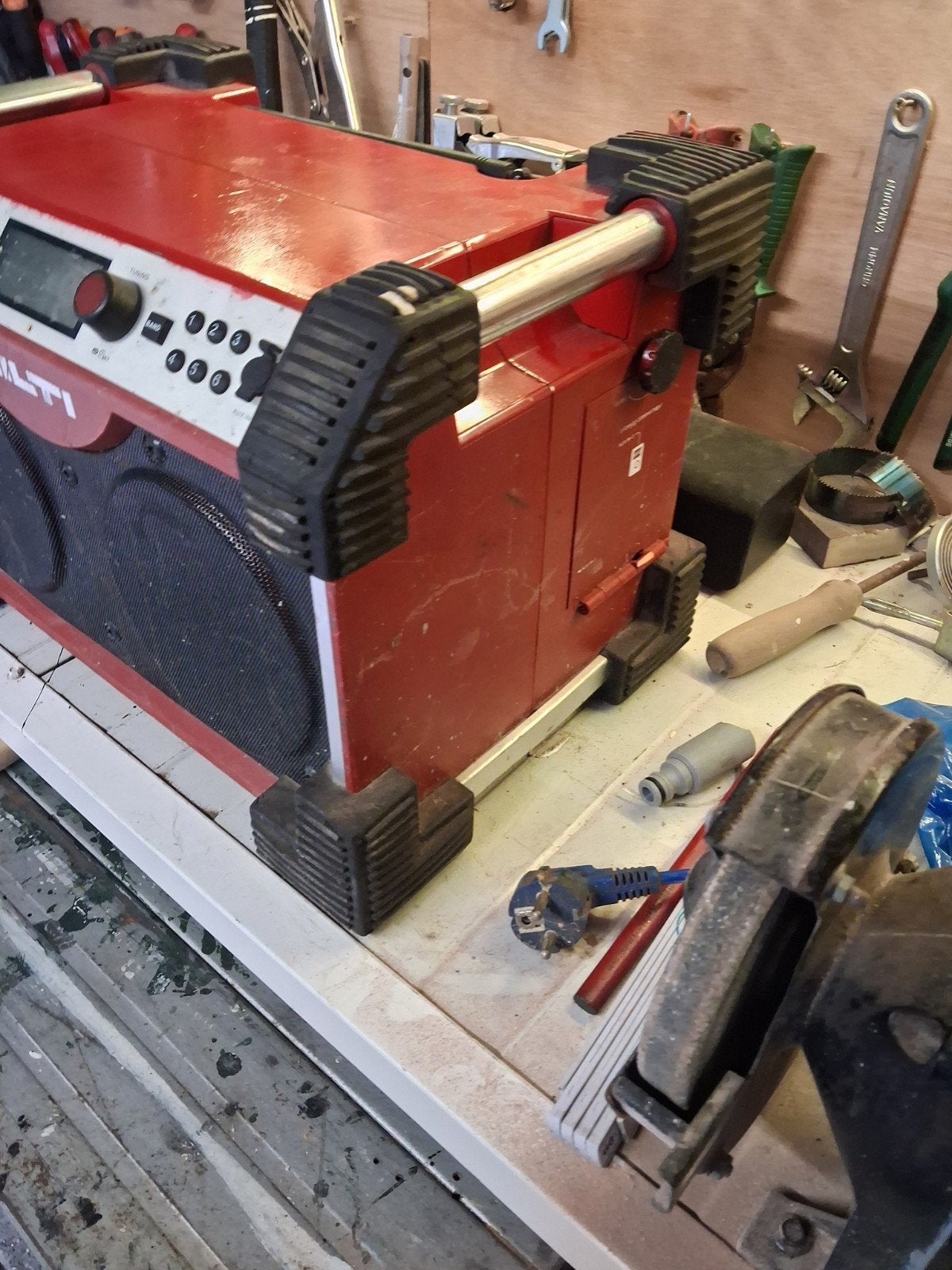 Hilti bouwradio - Robuust en betrouwbaar, Ophalen of Verzenden, Gebruikt, Bouwradio