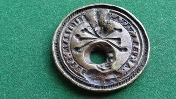 Bodemvondst Lakzegel Doodgraversgilde 16e eeuw Schedel, Antiek en Kunst, Ophalen of Verzenden