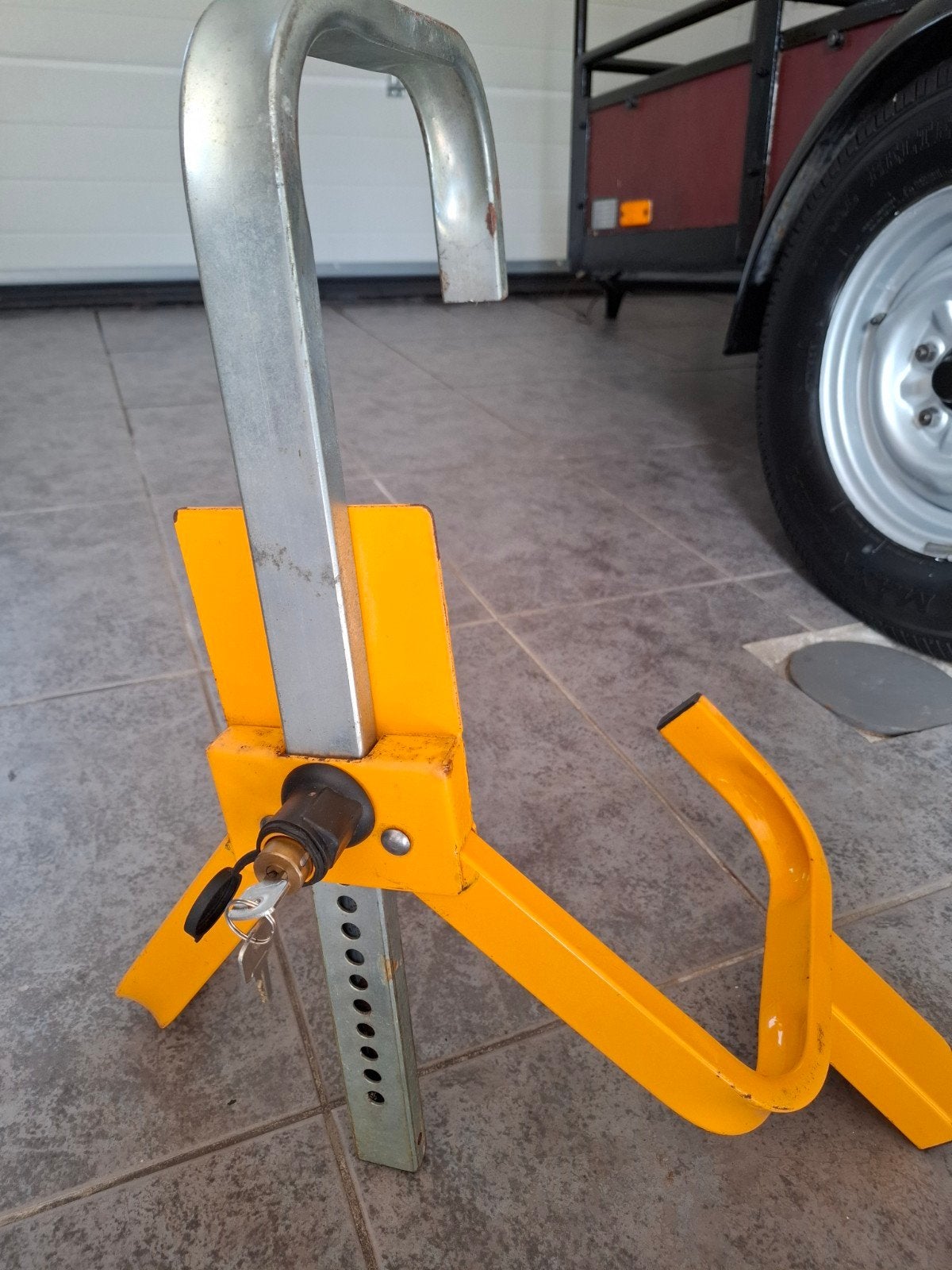Gele Wielklem met 2 Sleutels voor Caravan/Aanhanger, Ophalen, Gebruikt