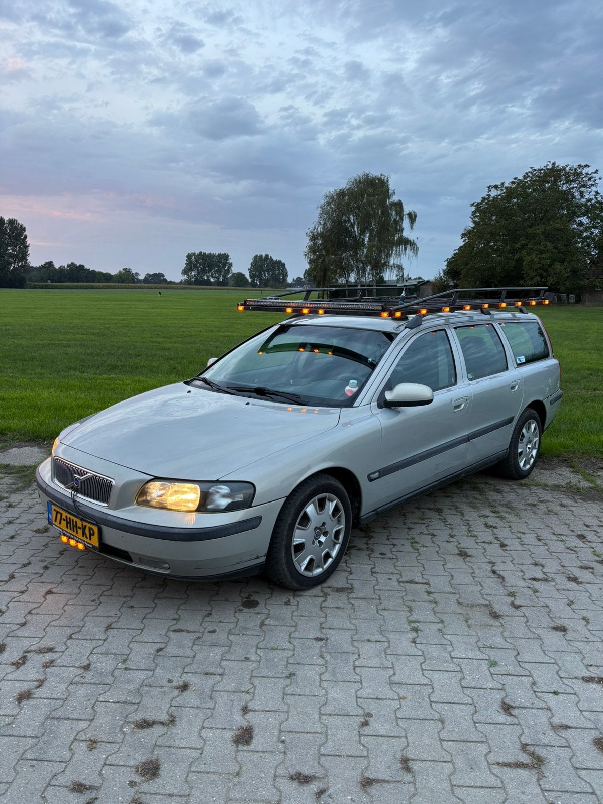 Volvo V70 2.4 170PK AUT 2001 Beige, Auto's, 1800 kg, Beige, Stationwagon, 2435 cc