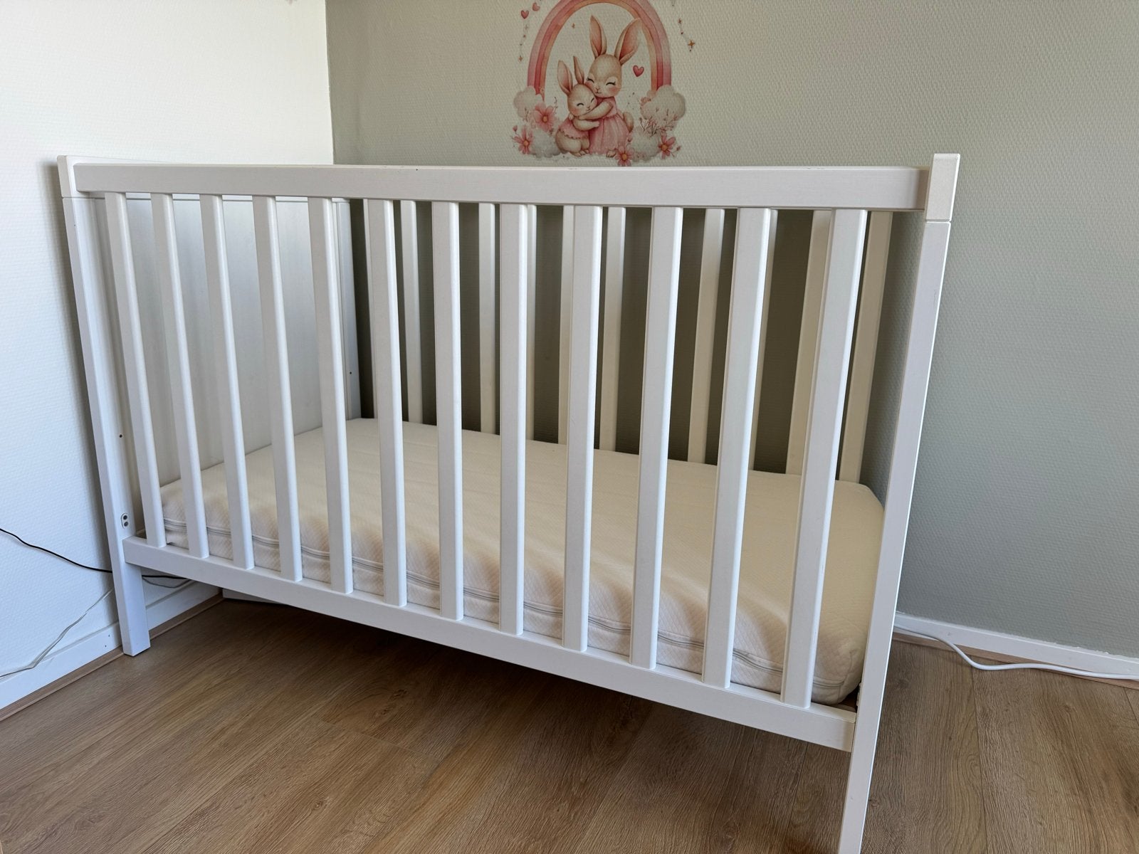 Ikea Sundvik babybedje compleet met matras en lattenbodem, Ophalen, Gebruikt, Wit, 190 cm of minder