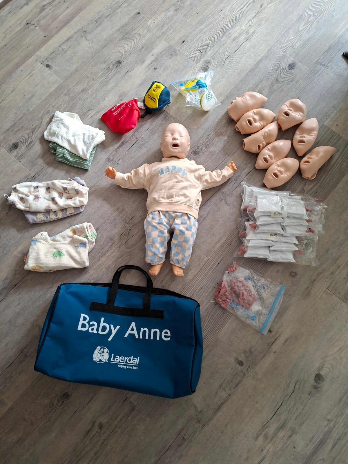Laerdal Baby Anne reanimatiepop met accessoires, Ophalen, Gebruikt