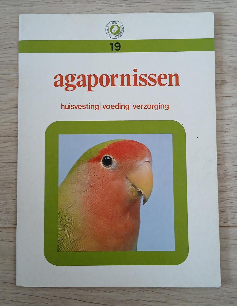 19 Agapornissen, Ophalen of Verzenden, Gelezen, Vogels
