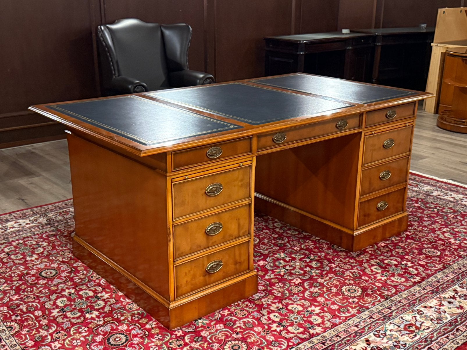 Klassiek Engels bureau (Heldense) #668, 180 cm, Geel, Ophalen of Verzenden, Zo goed als nieuw