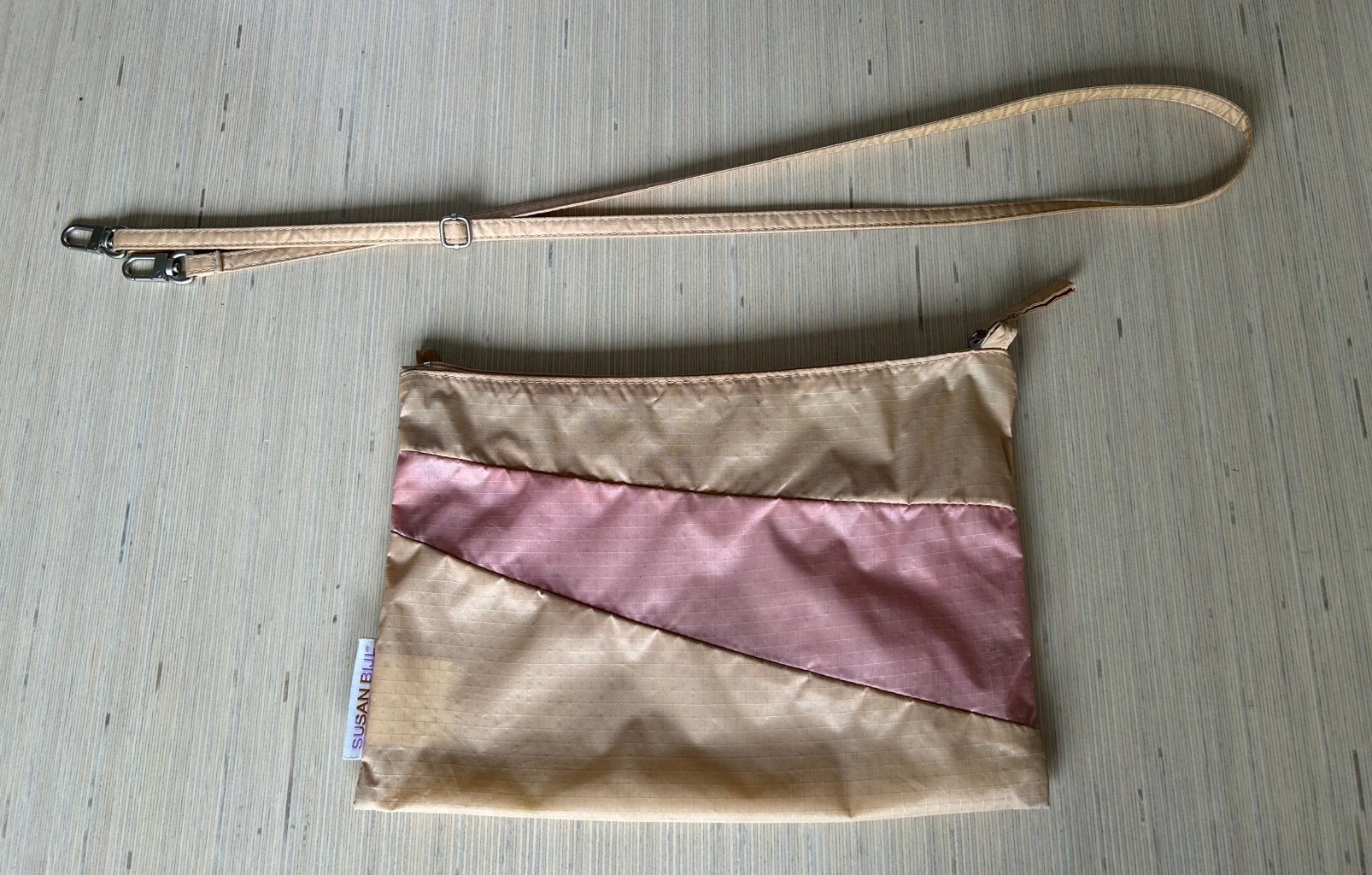 Susan Bijl The New Pouch, beige&rose, medium,  met strap., Sieraden, Tassen en Uiterlijk, Tassen | Damestassen, Ophalen of Verzenden