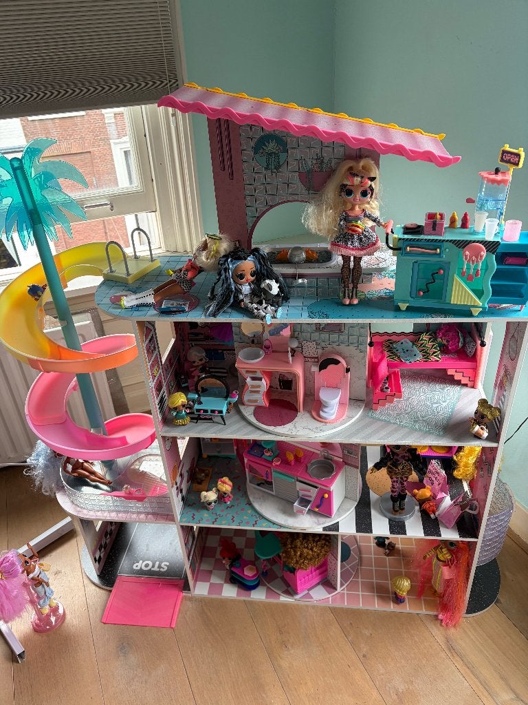 Groot L.O.L. Surprise! Poppenhuis met accessoires, Kinderen en Baby's, Ophalen, Zo goed als nieuw, Poppenhuis